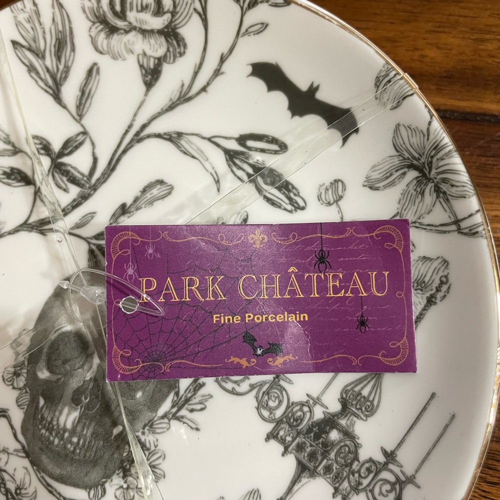 Skull Design Dessert Ceramic Plates - Black and White. NWT. - Picture 7 of 10